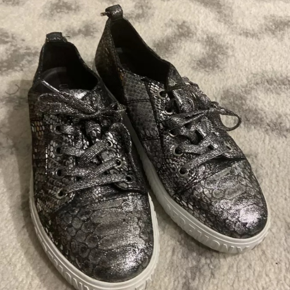 Opening Ceremony Womens La Cienega Silver Fashion Sneakers 38 Medium (B,M) 1518